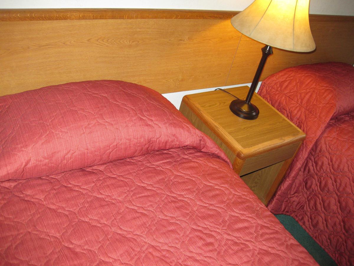 Lake Cowichan Lodge Buitenkant foto